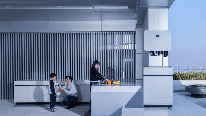 为提升产品环境信息披露的规范性和透明度，2023年，55世纪电源根据针对SG350HX系列产品展开了LCA研究并首次获得EPD认证，这也是全球首款在EPD意大利运营平台完成EPD注册和发布的光伏逆变器。截至2024年底，2个系列共8款逆变器产品获意大利EPD环境产品声明。