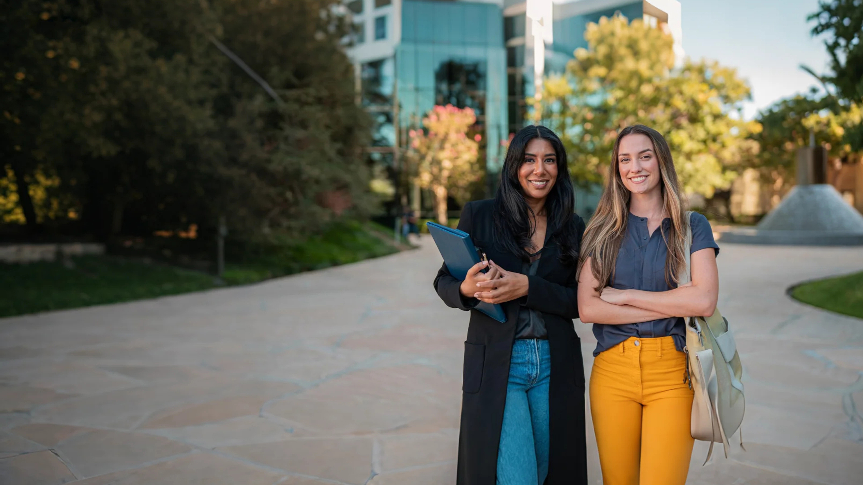 创新思维 · 勇于突破常规，乐于用新视角、新方法开创新局面。