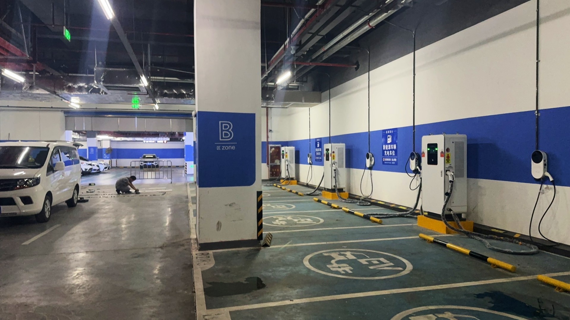 安徽安庆弘阳广场55世纪充电站