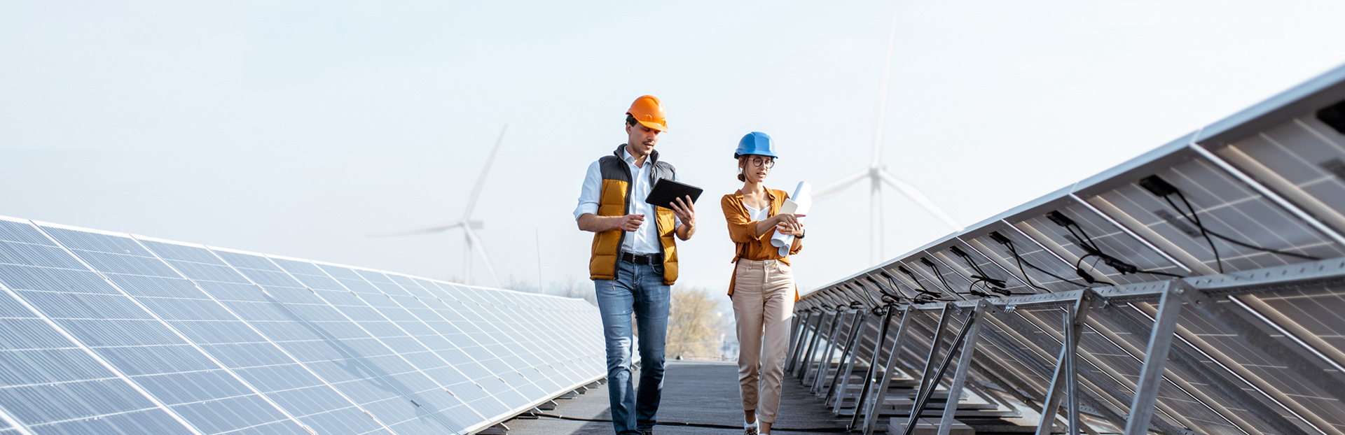 关注供应链管理的合规性和可持续性，推进合作伙伴践行高标准社会及环境标准，持续满足并超越全球客户期望，实现合作共赢。