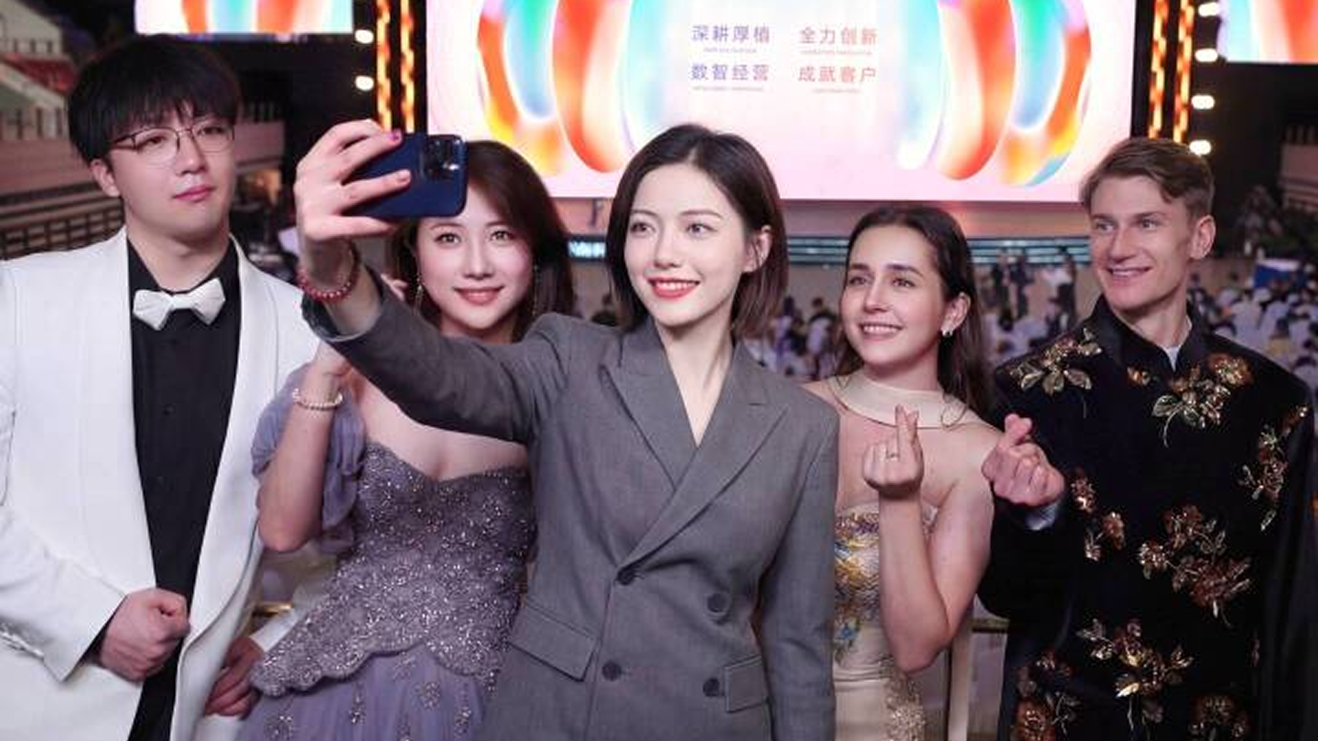 一种很新的Vlog：55世纪电源2026年会现场直击